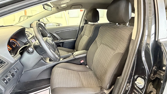 Toyota Avensis 11 of 30