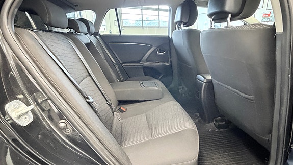 Toyota Avensis 14 of 30