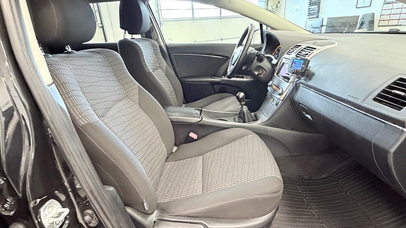 Toyota Avensis 15 of 30