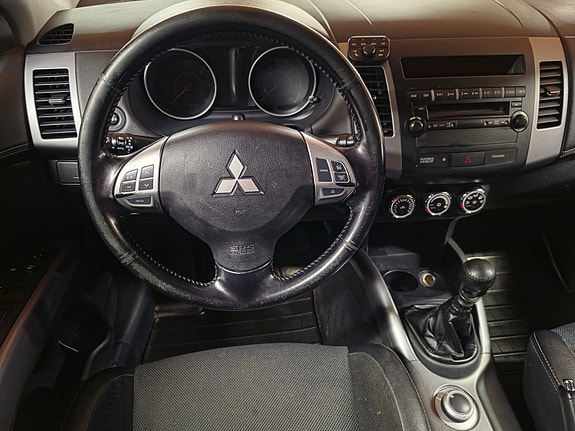 Mitsubishi Outlander 15 of 30