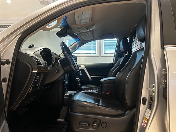 Toyota Land Cruiser 10 of 28