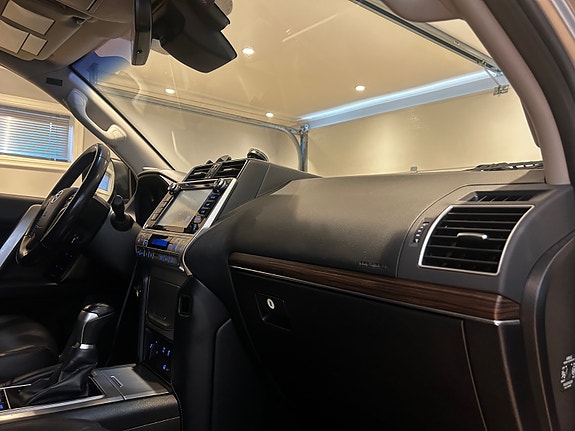 Toyota Land Cruiser 21 of 28