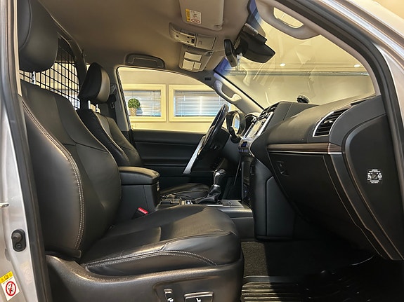 Toyota Land Cruiser 20 of 28