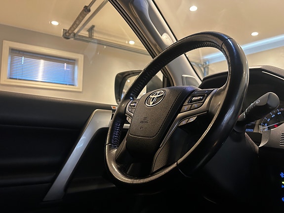 Toyota Land Cruiser 23 of 28