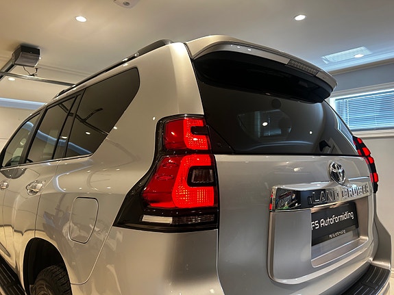 Toyota Land Cruiser 9 of 28