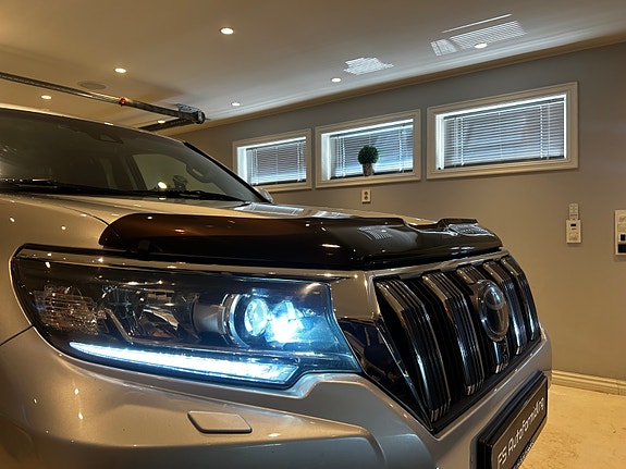 Toyota Land Cruiser 5 of 28