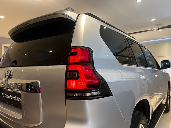 Toyota Land Cruiser 7 of 28