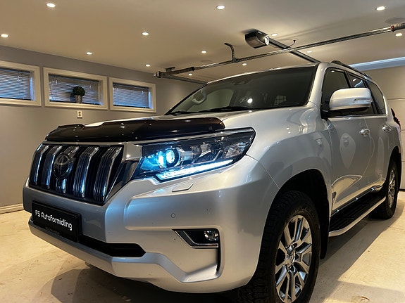 Toyota Land Cruiser 2 of 28