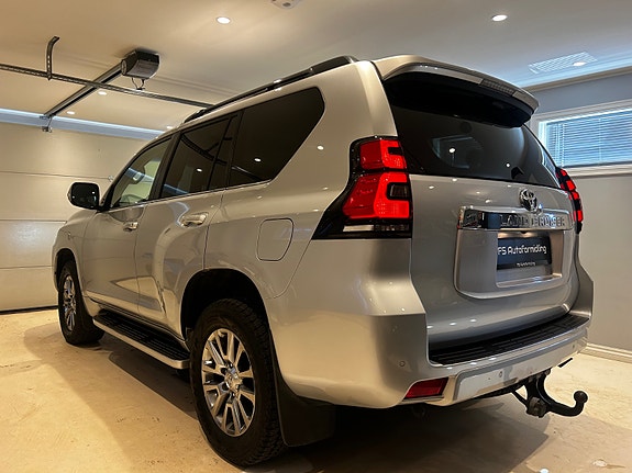 Toyota Land Cruiser 8 of 28