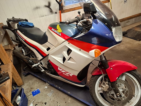 Honda VFR 750 F 2 of 5