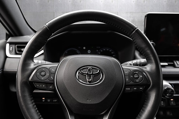 Toyota RAV4 10 of 22