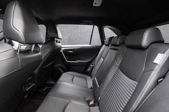 Toyota RAV4 16 of 22