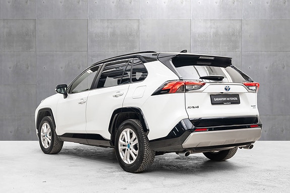 Toyota RAV4 2 of 22