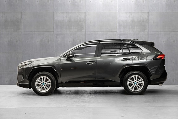Toyota RAV4 2 of 24