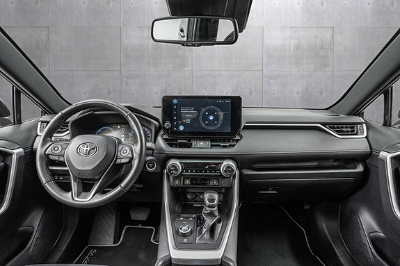 Toyota RAV4 9 of 24