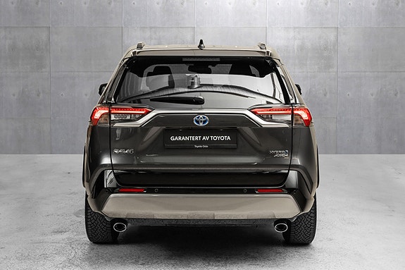Toyota RAV4 4 of 24