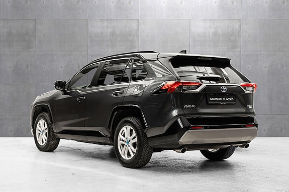 Toyota RAV4 3 of 24