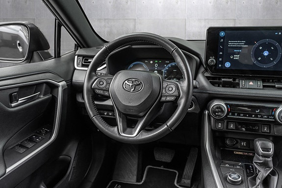 Toyota RAV4 10 of 24