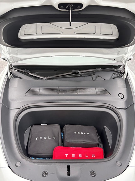 Tesla Model Y 8 of 14