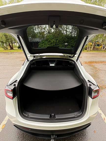 Tesla Model Y 6 of 14