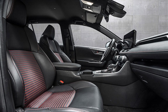 Toyota RAV4 Plug-in Hybrid 12 of 25