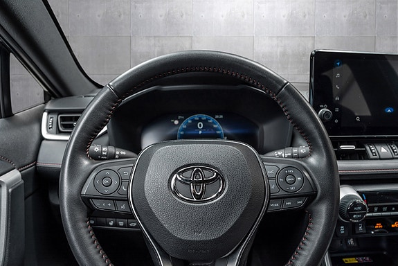 Toyota RAV4 Plug-in Hybrid 14 of 25