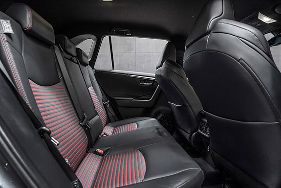 Toyota RAV4 Plug-in Hybrid 11 of 25