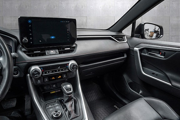 Toyota RAV4 Plug-in Hybrid 17 of 25