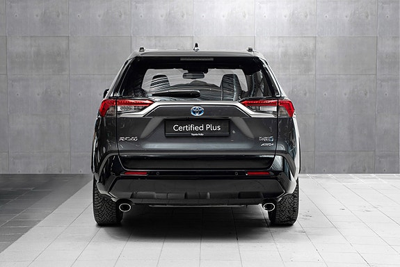 Toyota RAV4 Plug-in Hybrid 4 of 25