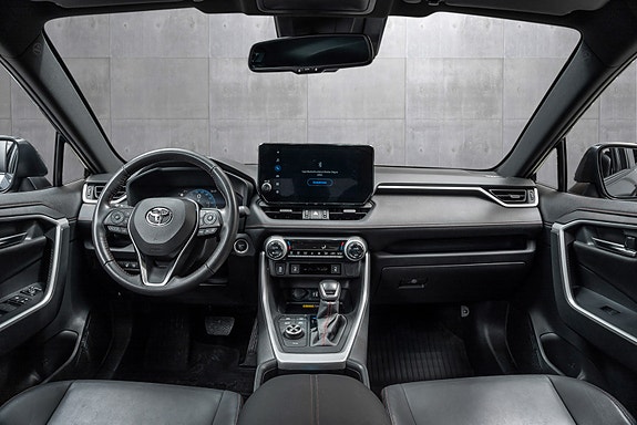 Toyota RAV4 Plug-in Hybrid 13 of 25