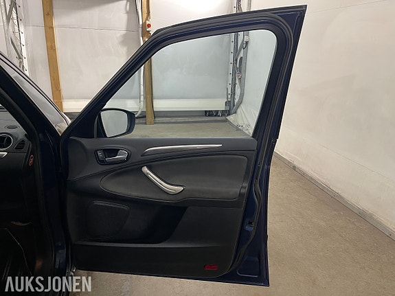 Ford S-MAX 28 of 30