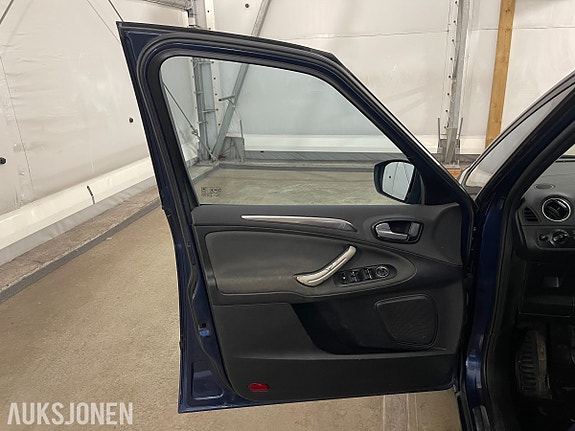 Ford S-MAX 8 of 30