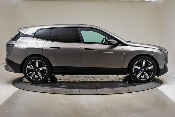 BMW iX 14 of 20