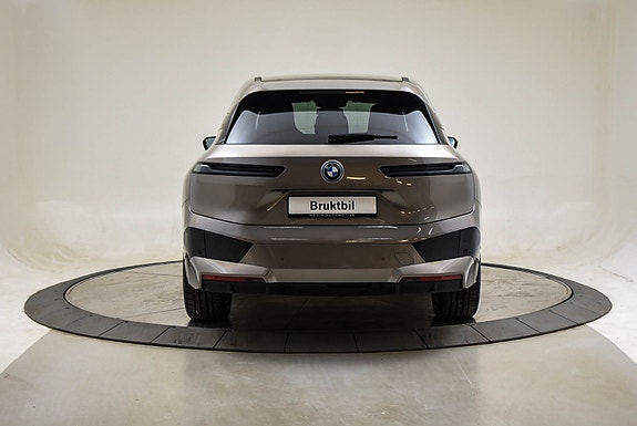 BMW iX 20 of 20