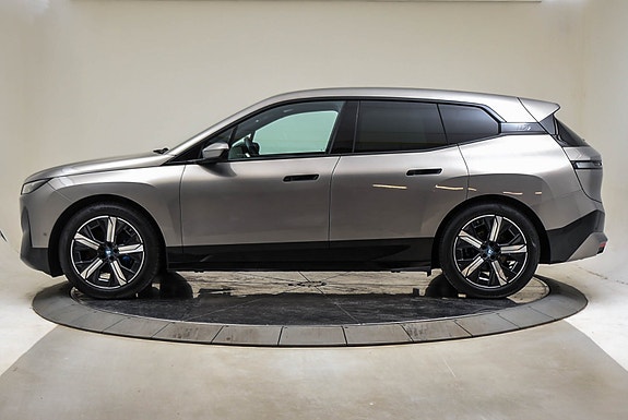 BMW iX 2 of 20
