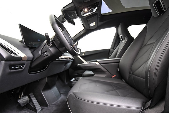 BMW iX 17 of 20