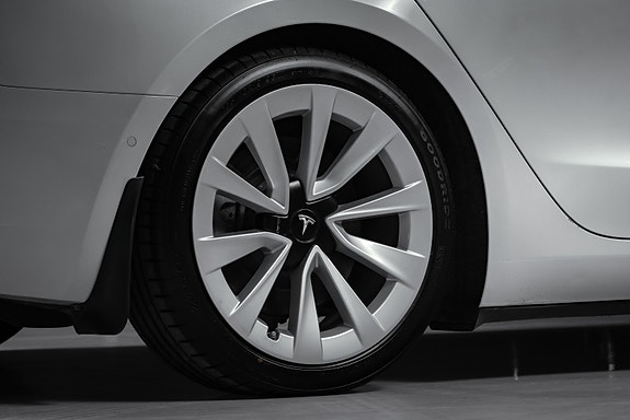 Tesla Model 3 11 of 30