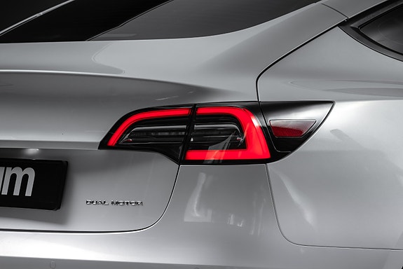 Tesla Model 3 12 of 30