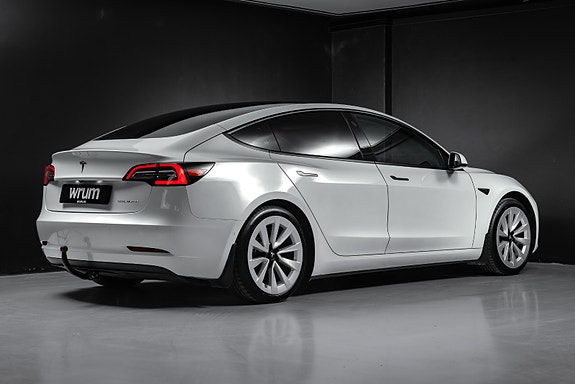 Tesla Model 3 9 of 30