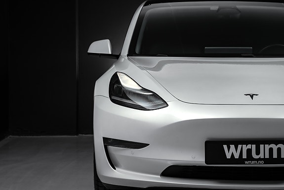 Tesla Model 3 7 of 30
