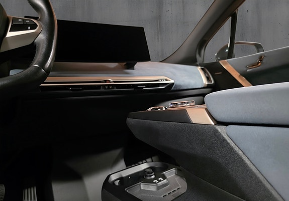 BMW iX 24 of 30