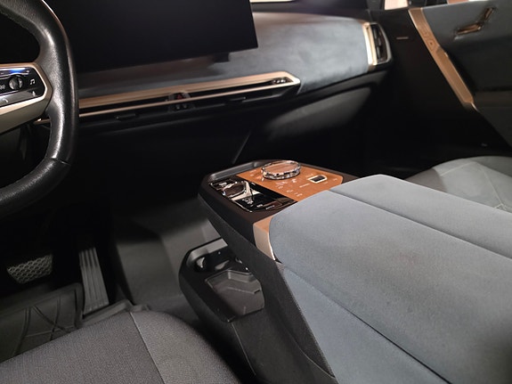 BMW iX 25 of 30