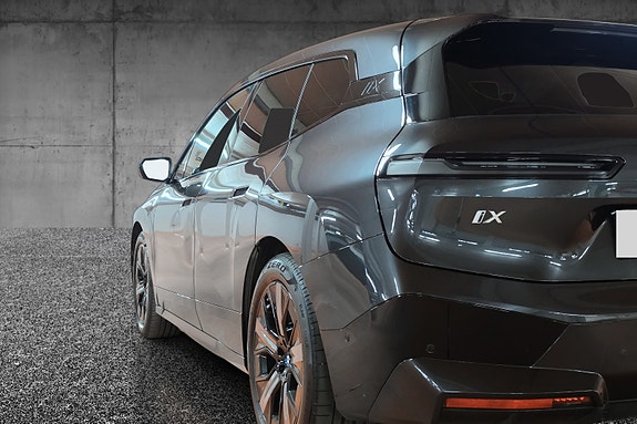 BMW iX 8 of 30