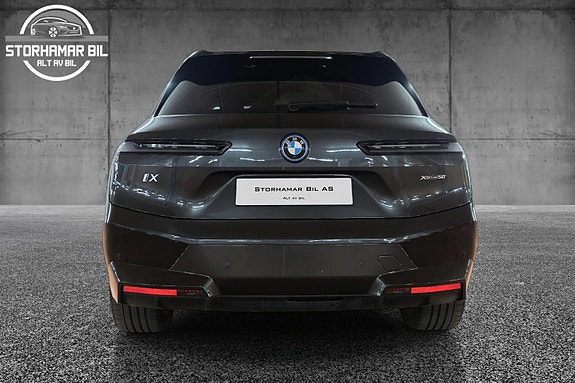 BMW iX 9 of 30