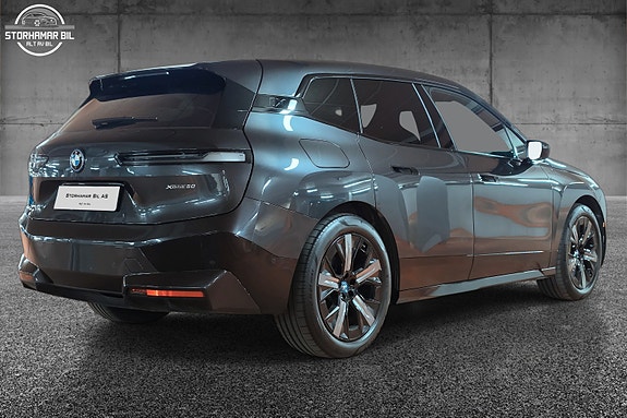 BMW iX 11 of 30