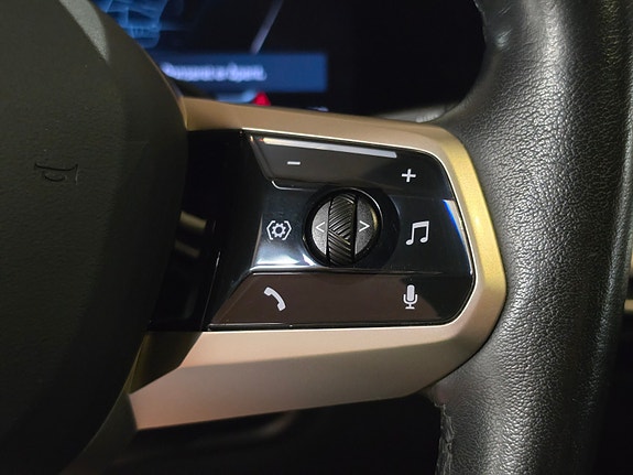 BMW iX 22 of 30