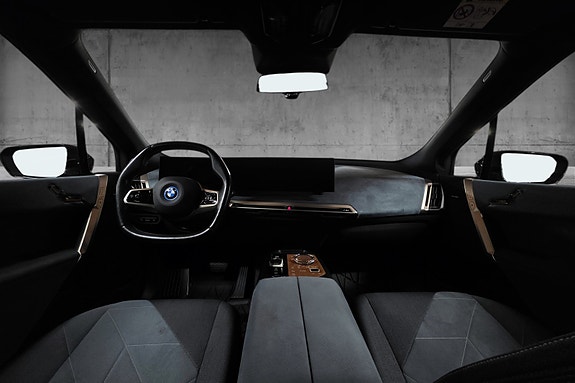 BMW iX 13 of 30