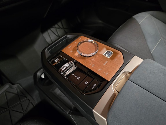 BMW iX 26 of 30