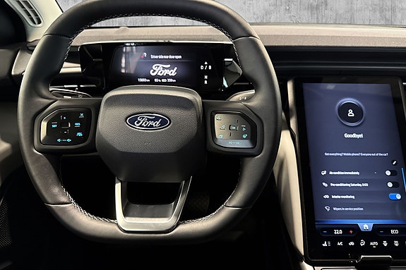 Ford Explorer 18 of 30