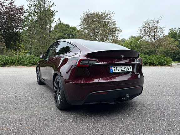 Tesla Model Y 5 of 12